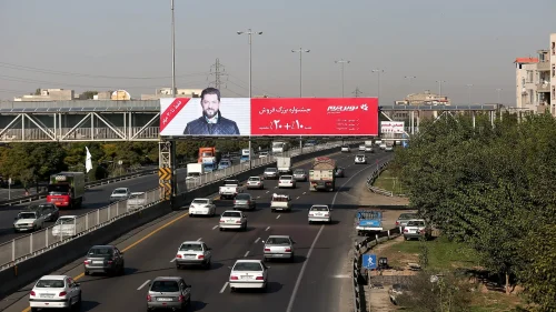 بیلبوردهای عرشه پل‌ها (Overhead Billboards)