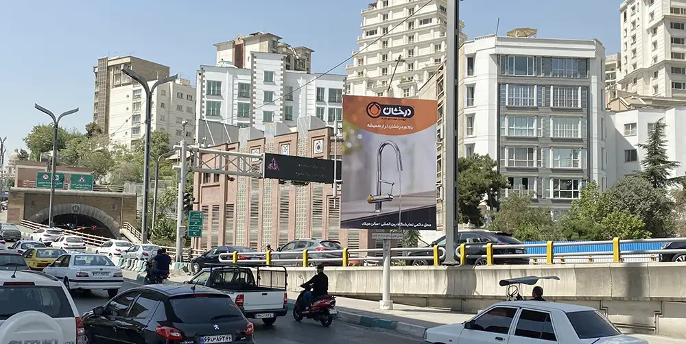 روانشناسی رنگ و طراحی در تبلیغات محیطی